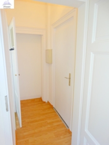 VERMIETET! Altbaucharme im Hinterhaus!  Gemütliches 1 Zimmer Apt. + kleine Wohnküche inkl. EBK – zentral im Ostend
