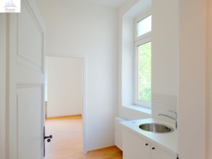 VERMIETET! Altbaucharme im Hinterhaus!  Gemütliches 1 Zimmer Apt. + kleine Wohnküche inkl. EBK – zentral im Ostend