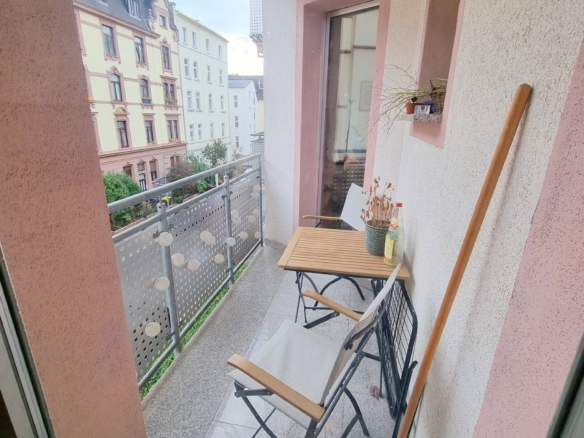 VERMIETET! Großzügige 1-Zimmerwohnung mit extra Wohnküche und Balkon – Top Lage Sachsenhausen
