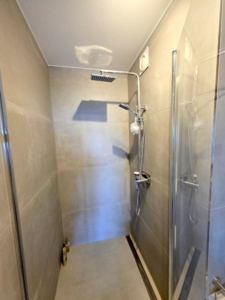 VERKAUFT! Panoramablick + bezugsfertig renoviert! 3 Zimmer mit großem Balkon ganz oben im 16. OG – in Frankfurt-Sachsenhausen