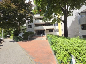 VERKAUFT! Panoramablick + bezugsfertig renoviert! 3 Zimmer mit großem Balkon ganz oben im 16. OG – in Frankfurt-Sachsenhausen