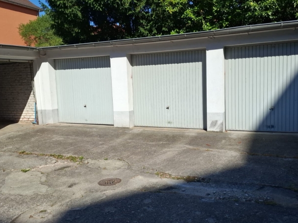 VERMIETET! Garage im Hof des Hauses Starkenburgring 75-77 in Offenbach gegenüber Sana Klinik zu vermieten
