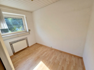 VERKAUFT! Gepflegtes Reihenmittelhaus mit 3 Zimmern + Keller + Garten – Ernst May Siedlung in Frankfurt-Praunheim