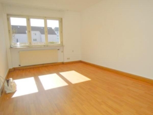 VERMIETET! Gemütliche, sonnige 2 Zimmerwohnung mit Balkon und Wohnküche- ruhig in Preungesheim