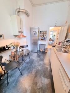 VERMIETET! Großzügige 4 Zimmer Altbauwohnung mit kl. Balkon und Wohnküche – im Szeneviertel am Bahnhof