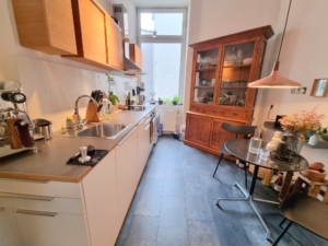 VERMIETET! Großzügige 4 Zimmer Altbauwohnung mit kl. Balkon und Wohnküche – im Szeneviertel am Bahnhof