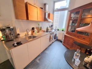 VERMIETET! Großzügige 4 Zimmer Altbauwohnung mit kl. Balkon und Wohnküche – im Szeneviertel am Bahnhof