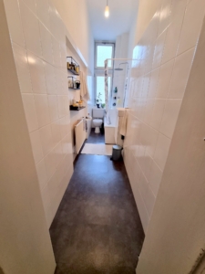 VERMIETET! Großzügige 4 Zimmer Altbauwohnung mit kl. Balkon und Wohnküche – im Szeneviertel am Bahnhof