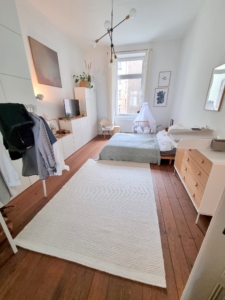 VERMIETET! Großzügige 4 Zimmer Altbauwohnung mit kl. Balkon und Wohnküche – im Szeneviertel am Bahnhof
