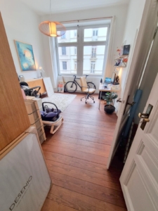 VERMIETET! Großzügige 4 Zimmer Altbauwohnung mit kl. Balkon und Wohnküche – im Szeneviertel am Bahnhof