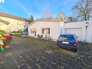 VERMIETET! Absolute Rarität! Ihr eigener 2 Zimmer Bungalow inkl. EBK + mit Freisitz im Hof + Parkplatz – ruhig + zentral in FFM -Bergen-Enkheim