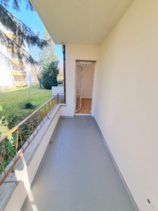 VERMIETET! Frisch renoviert 2022! Ruhige + gepflegte 2 Zimmer mit Balkon – direkt am Kettler Krankenhaus