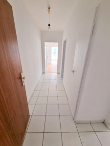 VERMIETET! Frisch renoviert 2022! Ruhige + gepflegte 2 Zimmer mit Balkon – direkt am Kettler Krankenhaus