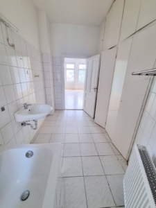 VERMIETET! Mitten in Bornheim! Sonnige 4 Zimmerwohnung mit Balkon -direkt auf der Berger Straße