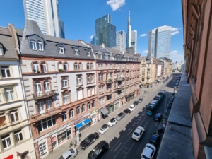 VERMIETET! Großzügige 4 Zimmer Altbauwohnung mit kl. Balkon und Wohnküche – im Szeneviertel am Bahnhof