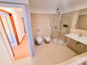 VERMIETET! Bester Skylineblick inkl. +Pool+Sauna im Haus! Schicke 3 Zimmer Wohnung mit Balkon – Top Lage Sachsenhausen