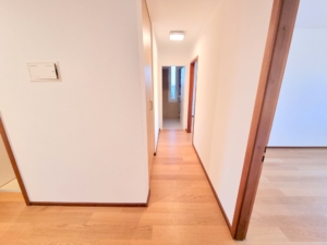 VERMIETET! Bester Skylineblick inkl. +Pool+Sauna im Haus! Schicke 3 Zimmer Wohnung mit Balkon – Top Lage Sachsenhausen