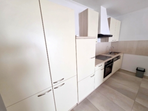VERMIETET! Absolute Rarität! Ihr eigener 2 Zimmer Bungalow inkl. EBK + mit Freisitz im Hof + Parkplatz – ruhig + zentral in FFM -Bergen-Enkheim