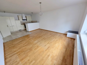 VERMIETET! Absolute Rarität! Ihr eigener 2 Zimmer Bungalow inkl. EBK + mit Freisitz im Hof + Parkplatz – ruhig + zentral in FFM -Bergen-Enkheim