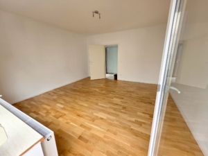 VERMIETET! Absolute Rarität! Ihr eigener 2 Zimmer Bungalow inkl. EBK + mit Freisitz im Hof + Parkplatz – ruhig + zentral in FFM -Bergen-Enkheim