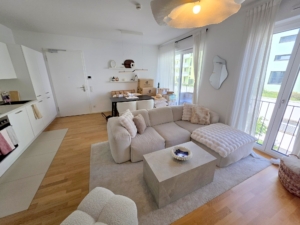 VERMIETET! Sonnige 2-Zimmer Wohnung mit 2 Balkonen, Parkett, Einbauküche + KFZ Platz mgl. – zentrale Ostend Lage