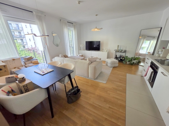 VERMIETET! Sonnige 2-Zimmer Wohnung mit 2 Balkonen, Parkett, Einbauküche + KFZ Platz mgl. – zentrale Ostend Lage