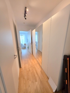 VERMIETET! Sonnige 2-Zimmer Wohnung mit 2 Balkonen, Parkett, Einbauküche + KFZ Platz mgl. – zentrale Ostend Lage
