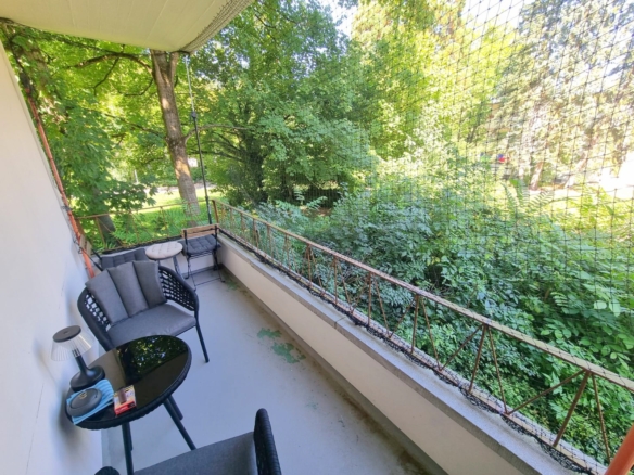 VERMIETET! Frisch renoviert 2022! Ruhige + gepflegte 2 Zimmer mit Balkon – direkt am Kettler Krankenhaus
