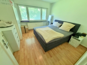 VERMIETET! Frisch renoviert 2022! Ruhige + gepflegte 2 Zimmer mit Balkon – direkt am Kettler Krankenhaus