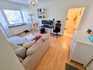 VERMIETET! Frisch renoviert 2022! Ruhige + gepflegte 2 Zimmer mit Balkon – direkt am Kettler Krankenhaus