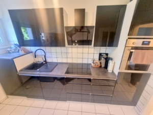 VERMIETET! Frisch renoviert 2022! Ruhige + gepflegte 2 Zimmer mit Balkon – direkt am Kettler Krankenhaus