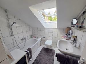 VERMIETET! Bezahlbar! Sonnige gemütliche 4 Zimmer – Dachgeschosswohnung – Top Lage Hofheim Kapellenberg
