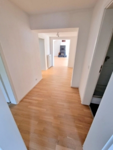 VERMIETET! Stylisch + viel Platz! Sonnige 3-Zimmer DG Wohnung: Kamin – 2 Bäder + Einbauküche – FFM-Fechenheim