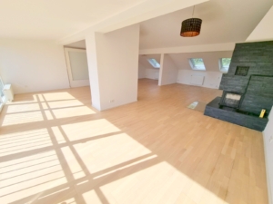 VERMIETET! Stylisch + viel Platz! Sonnige 3-Zimmer DG Wohnung: Kamin – 2 Bäder + Einbauküche – FFM-Fechenheim