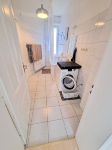 VERMIETET! Mitten in Bornheim! Sonnige 4 Zimmerwohnung mit Balkon -direkt auf der Berger Straße