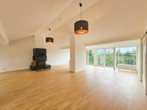 VERMIETET! Stylisch + viel Platz! Sonnige 3-Zimmer DG Wohnung: Kamin – 2 Bäder + Einbauküche – FFM-Fechenheim