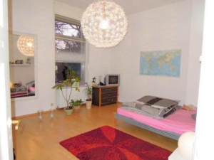 VERMIETET! Altbaucharme! Große 1- Zimmerwohnung mit Wohnküche + Wohndiele – ruhig und zentral in Rödelheim