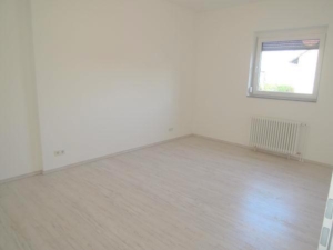 VERMIETET! Ideal für Familie oder auch WG! Top neu saniert in 2015! 4 Zimmer + 2 Bäder – zentral in Langen