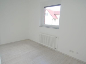 VERMIETET! Ideal für Familie oder auch WG! Top neu saniert in 2015! 4 Zimmer + 2 Bäder – zentral in Langen