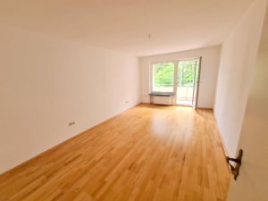 VERMIETET! Top Nordendlage! Auch WG- geeignet! Sonnige 3 Zimmer mit großem Südbalkon inkl. EBK + KFZ-Stellplatz möglich