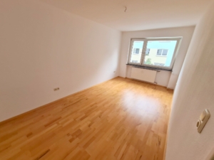 VERMIETET! Top Nordendlage! Auch WG- geeignet! Sonnige 3 Zimmer mit großem Südbalkon inkl. EBK + KFZ-Stellplatz möglich