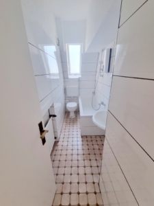 VERMIETET! Sonnige 3 Zimmer Altbauwohnung mit neuem Bad (2023) – ruhig + zentral in Heddernheim