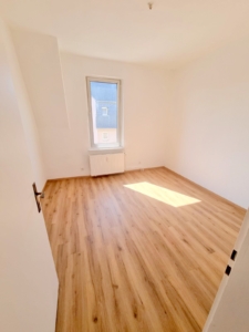 VERMIETET! Sonnige 3 Zimmer Altbauwohnung mit neuem Bad (2023) – ruhig + zentral in Heddernheim
