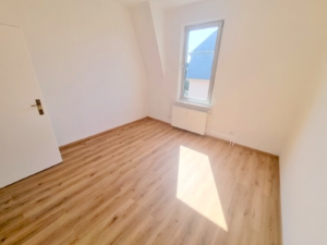 VERMIETET! Sonnige 3 Zimmer Altbauwohnung mit neuem Bad (2023) – ruhig + zentral in Heddernheim