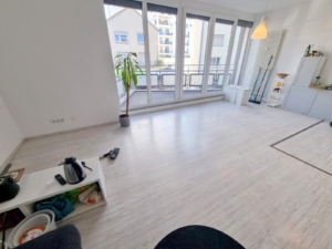 VERMIETET! Sonnig +Schick: 4- Zimmer Wohnung mit Balkon + 2 Bäder – nahe Fußgängerzone