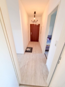 VERMIETET! Sonnig +Schick: 4- Zimmer Wohnung mit Balkon + 2 Bäder – nahe Fußgängerzone