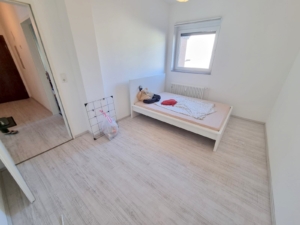 VERMIETET! Sonnig +Schick: 4- Zimmer Wohnung mit Balkon + 2 Bäder – nahe Fußgängerzone