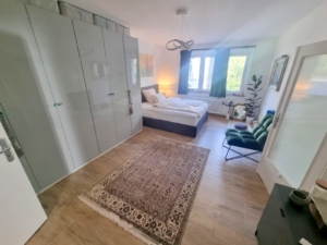 VERMIETET! Modern + Großzügig! Gemütliche 2-Zimmer plus offener Wohnküche + Balkon! – – EZB nah im Ostend