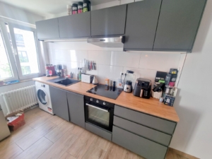 VERMIETET! Modern + Großzügig! Gemütliche 2-Zimmer plus offener Wohnküche + Balkon! – – EZB nah im Ostend
