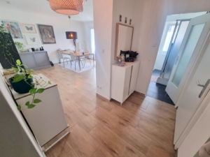 VERMIETET! Modern + Großzügig! Gemütliche 2-Zimmer plus offener Wohnküche + Balkon! – – EZB nah im Ostend